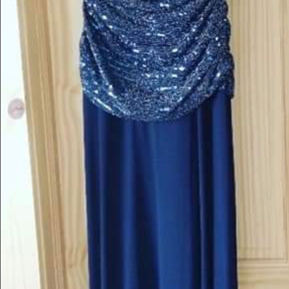 Beautiful sequin tank formal gown - Picture 3 of 3